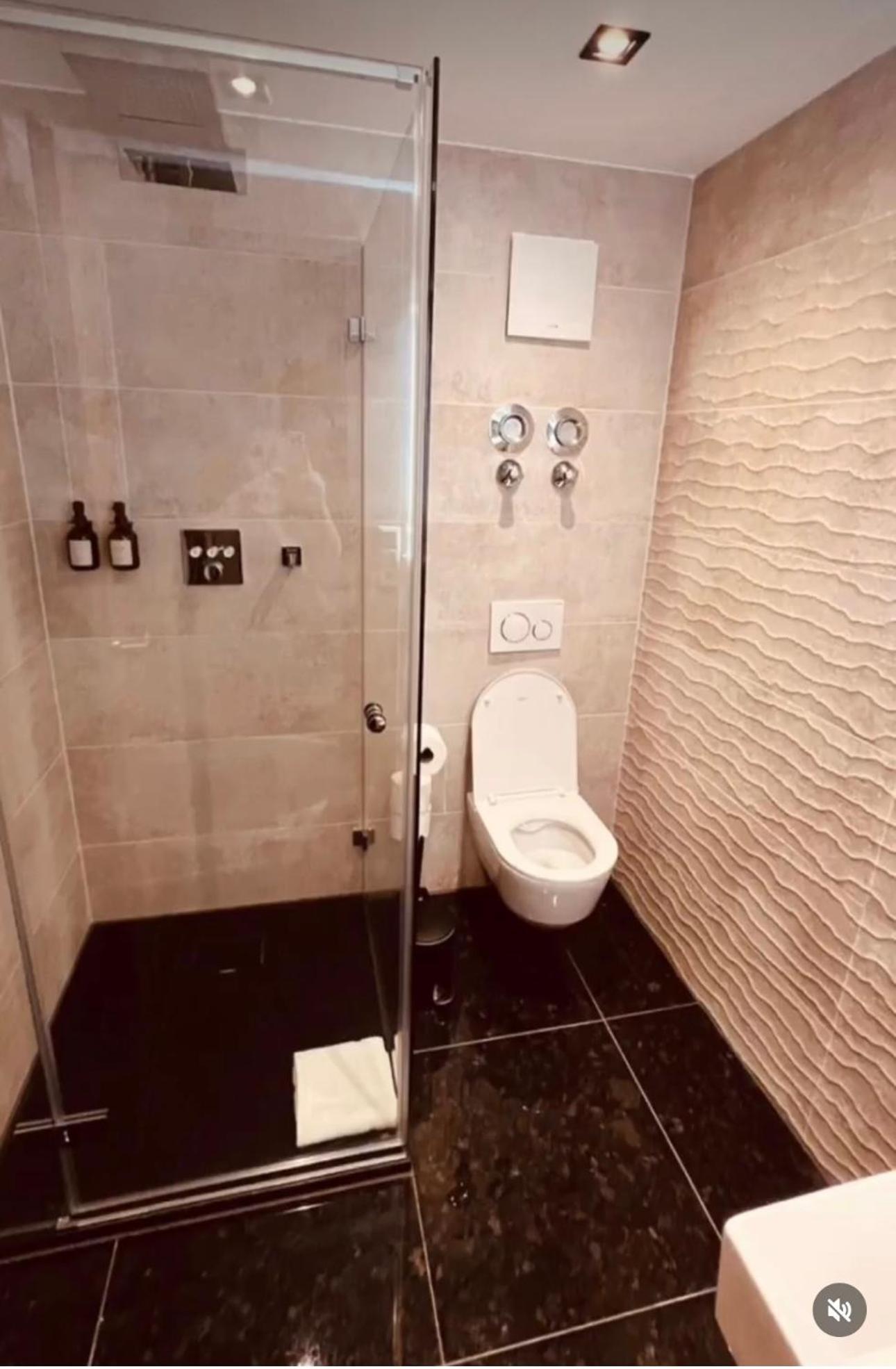 Akropolis Hotel ニュルンベルク エクステリア 写真
