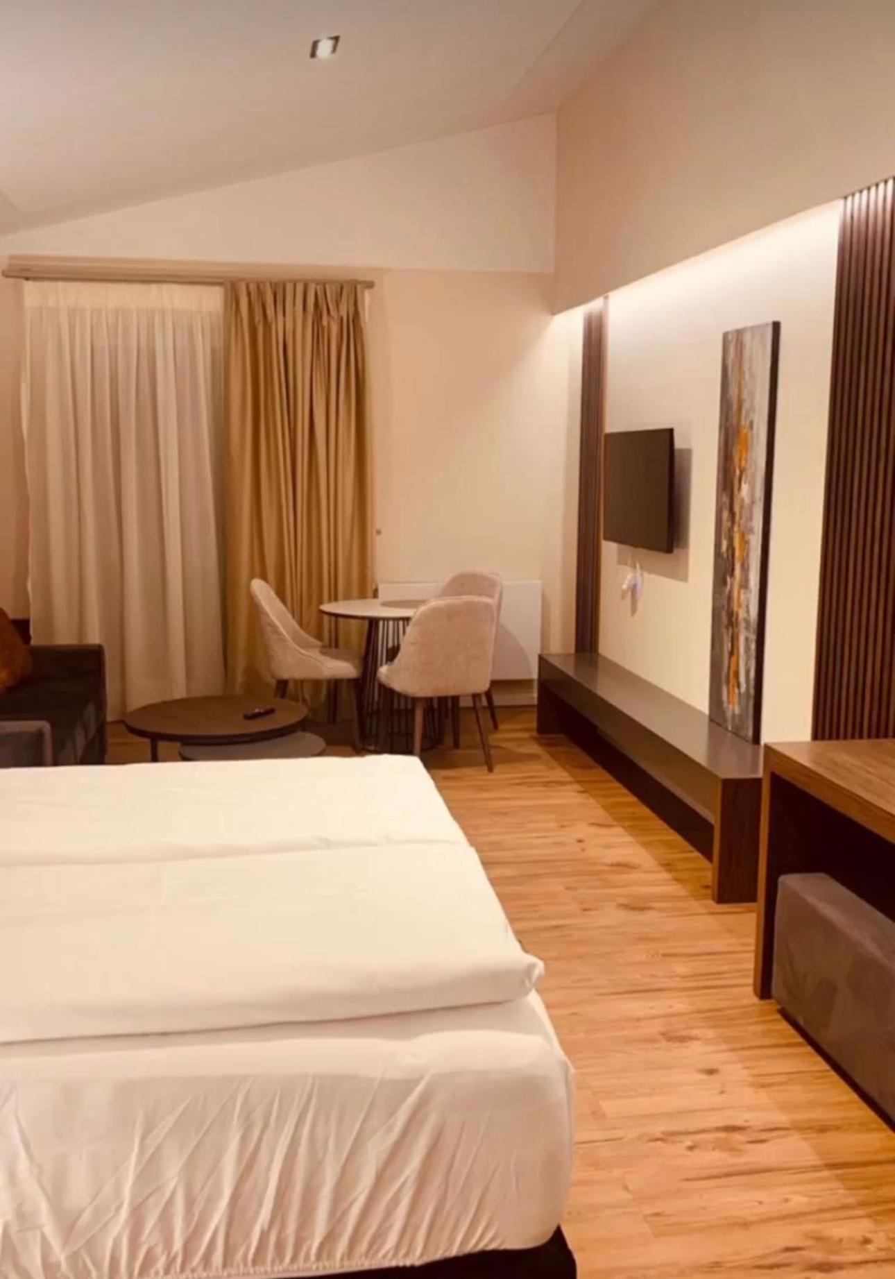 Akropolis Hotel ニュルンベルク エクステリア 写真